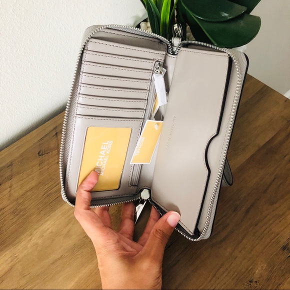 Michael kors Fulton Large Multifunction Wallet NWT - Picture 4 of 6